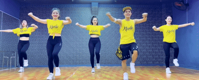 AEROBICS MARCH WITH ARM STRETCH (ALTERNATING) GIF